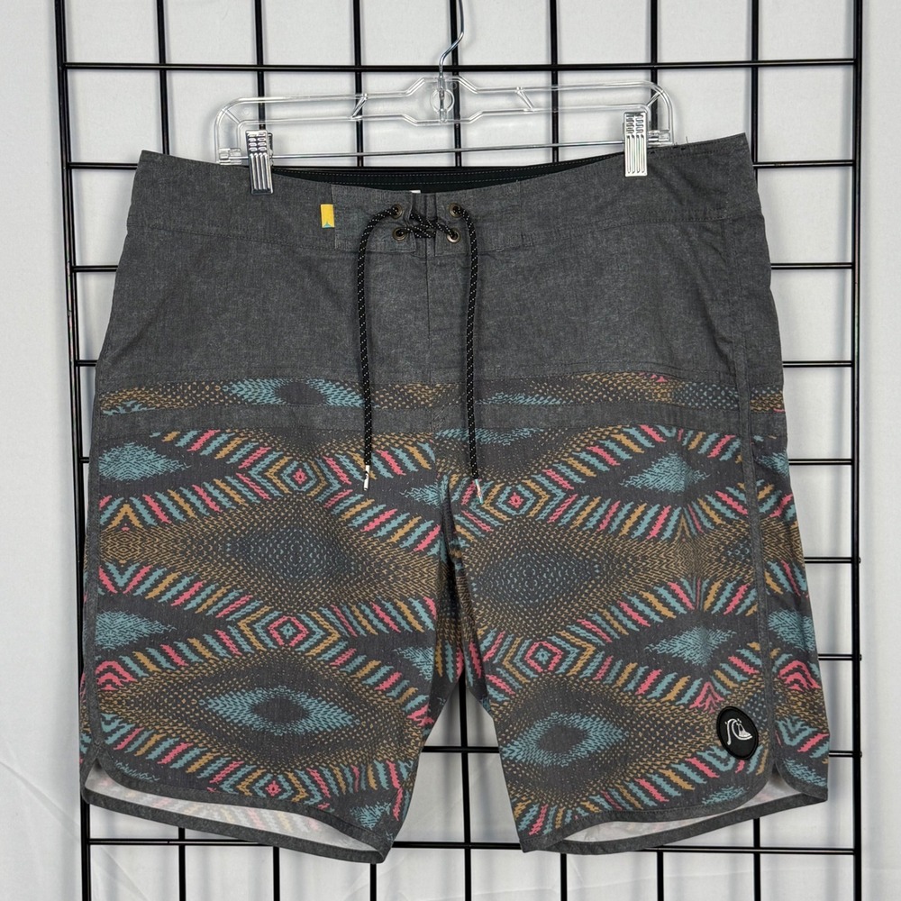Quiksilver Boardshorts Mens 36 Gray Aztec Swim Beach Travel‎ Summer Surf